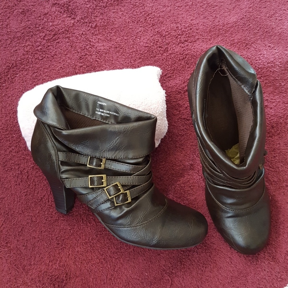 Madden Girl Brown dress ankle boots, 3" heel, sz 7